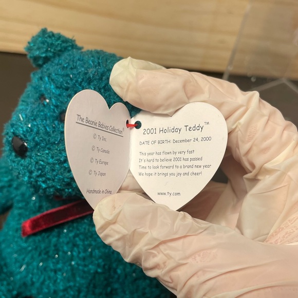 2001 Holiday Teddy, Ty Beanie Baby // 3/$38 - Picture 9 of 14